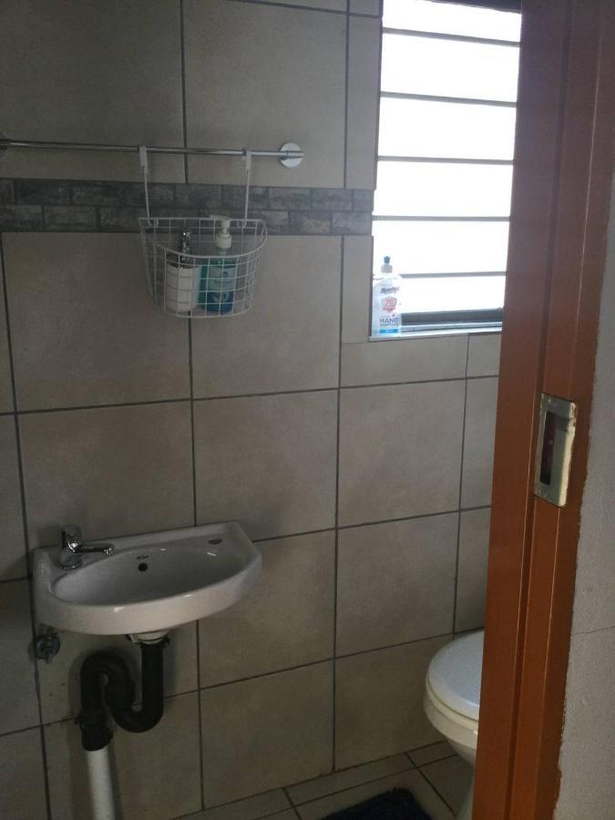 Ruros Guest House كمبتون بارك المظهر الخارجي الصورة