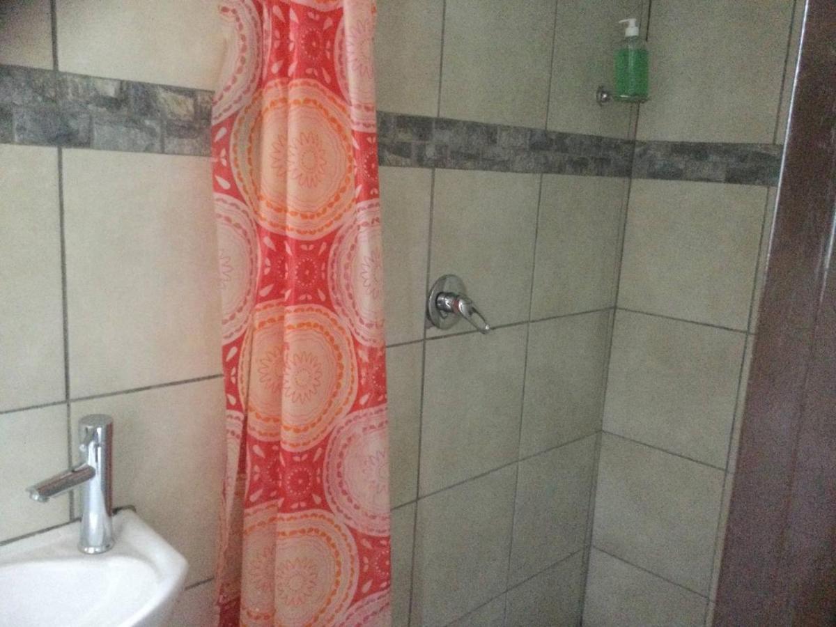 Ruros Guest House كمبتون بارك المظهر الخارجي الصورة